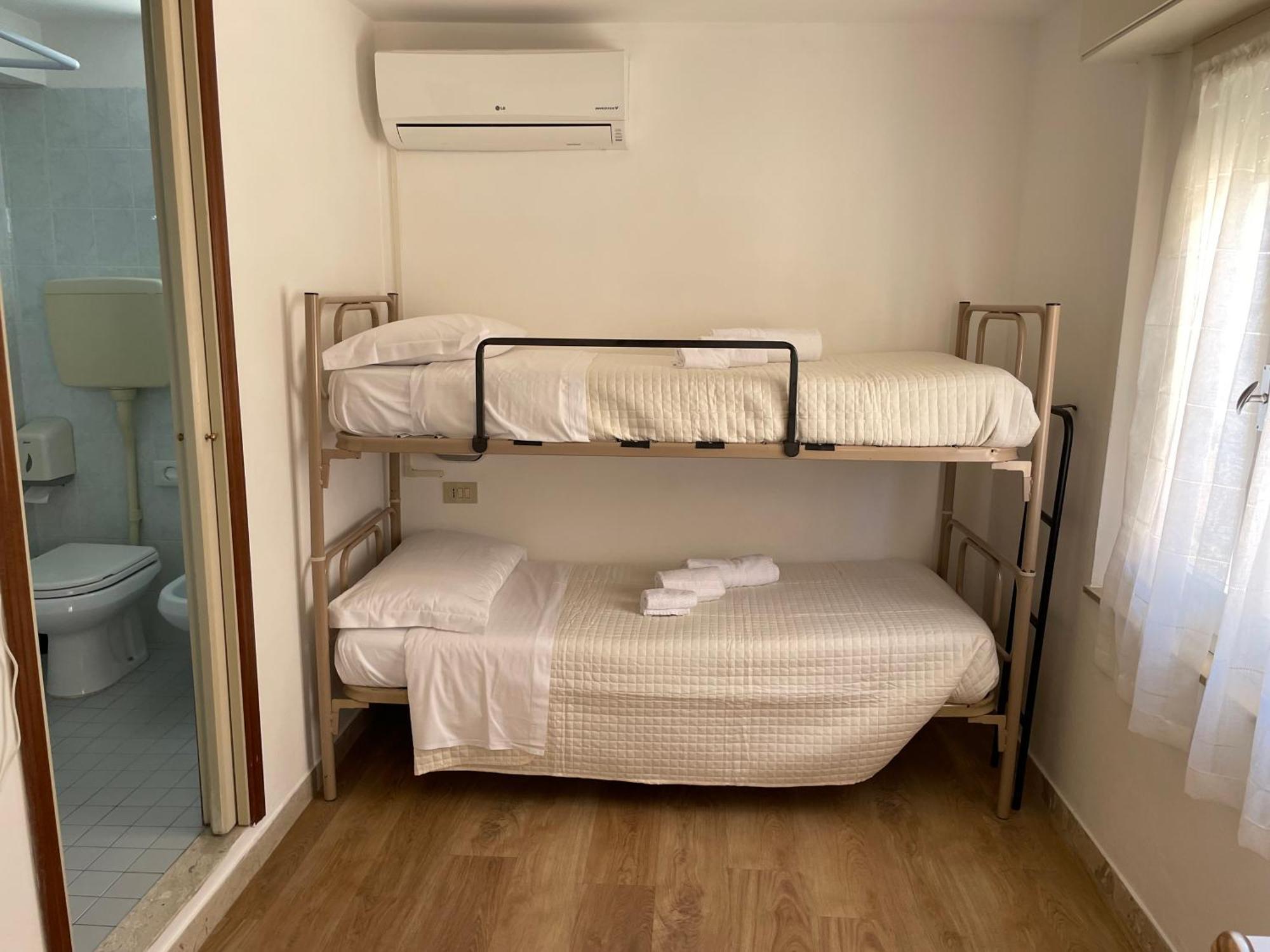 Hotel Barbiani Риччоне Екстер'єр фото