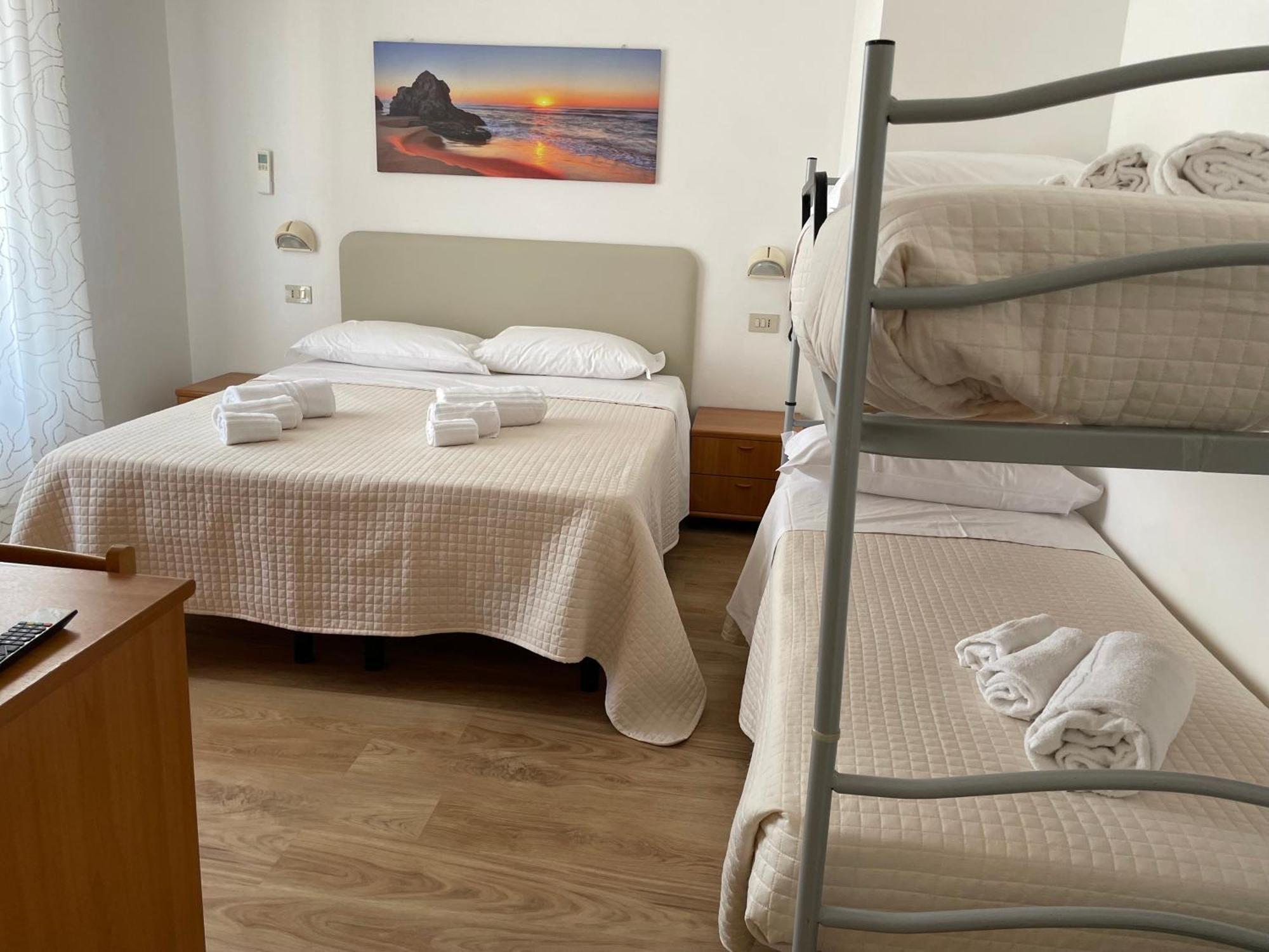 Hotel Barbiani Риччоне Екстер'єр фото
