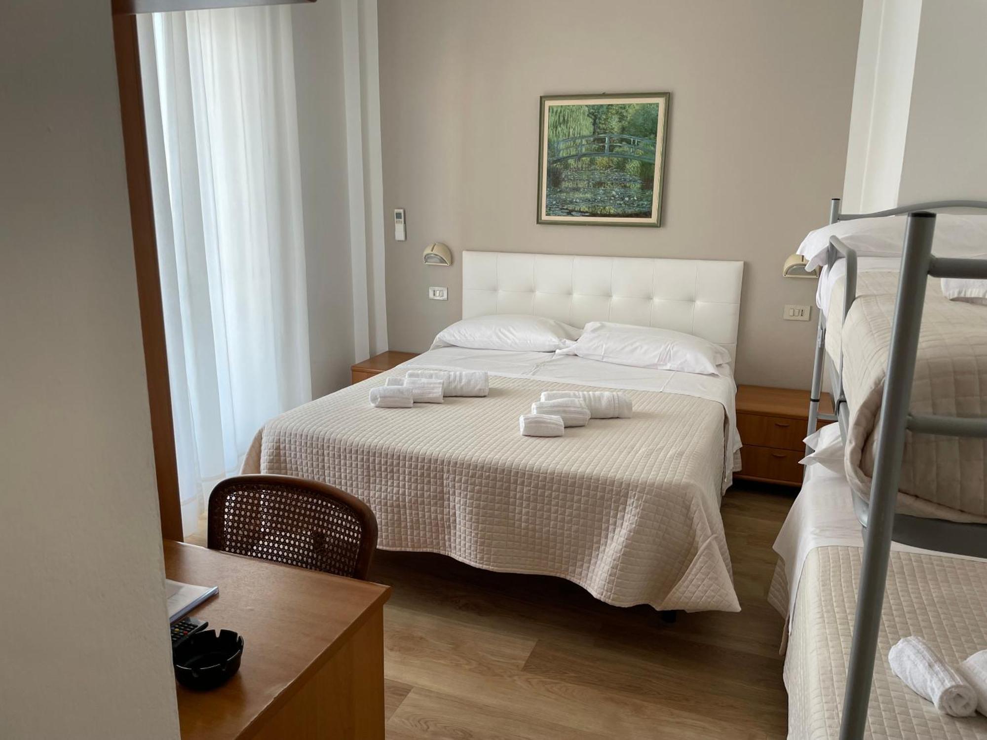 Hotel Barbiani Риччоне Екстер'єр фото