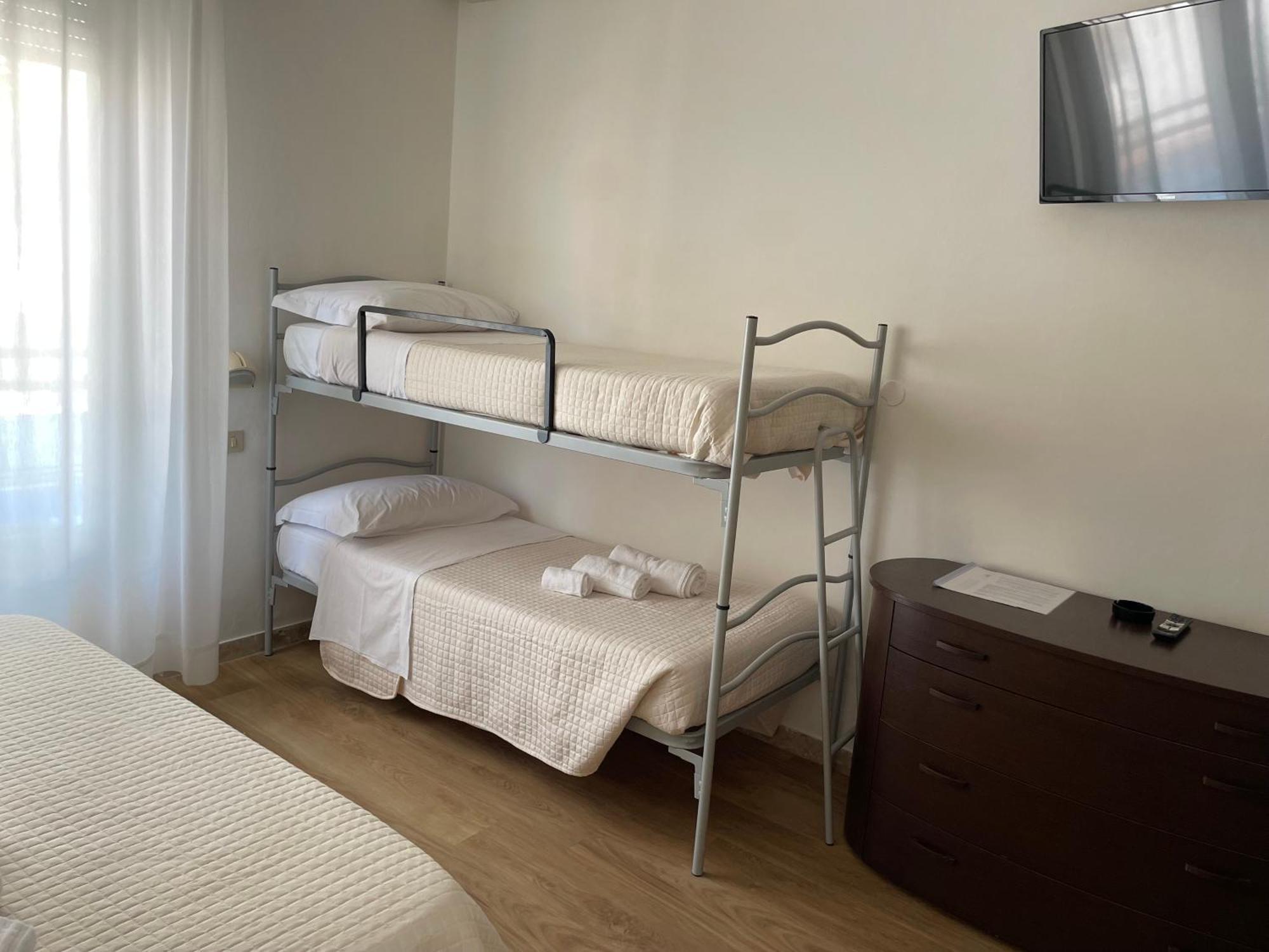 Hotel Barbiani Риччоне Екстер'єр фото