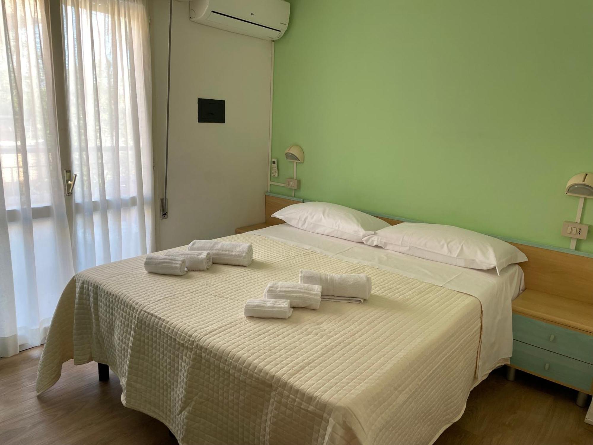 Hotel Barbiani Риччоне Екстер'єр фото