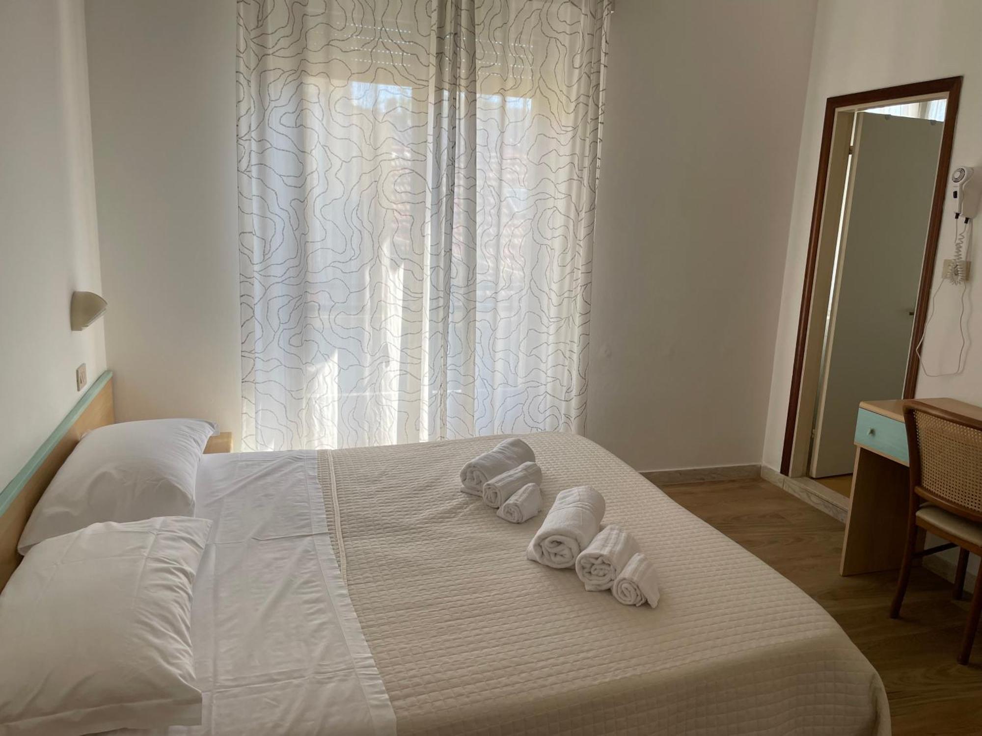 Hotel Barbiani Риччоне Екстер'єр фото