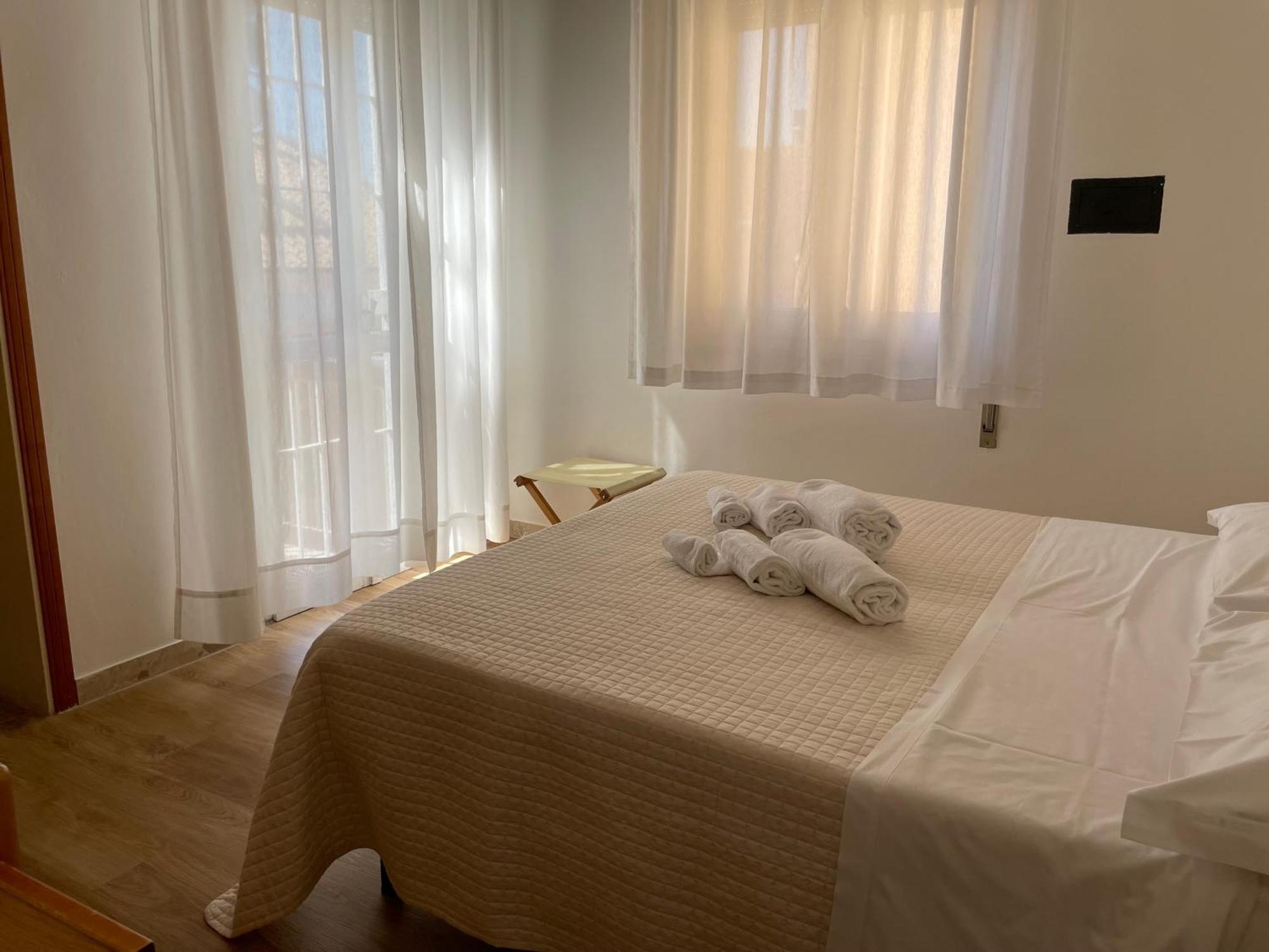 Hotel Barbiani Риччоне Екстер'єр фото