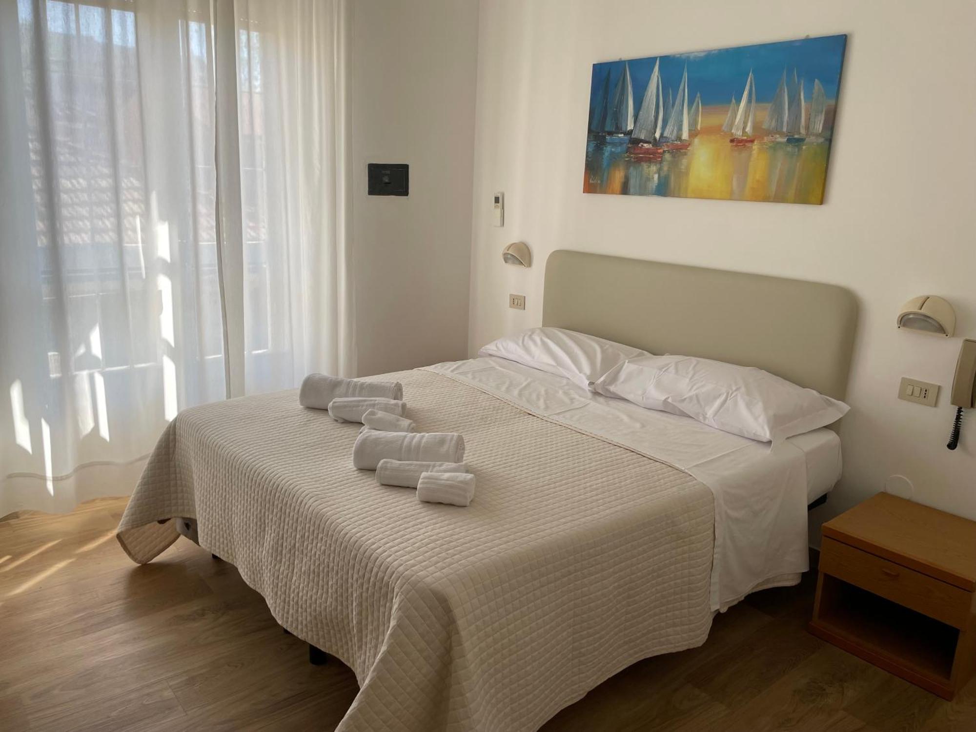 Hotel Barbiani Риччоне Екстер'єр фото