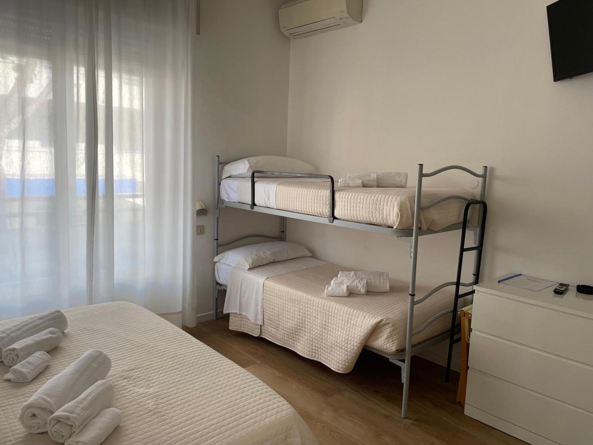Hotel Barbiani Риччоне Екстер'єр фото