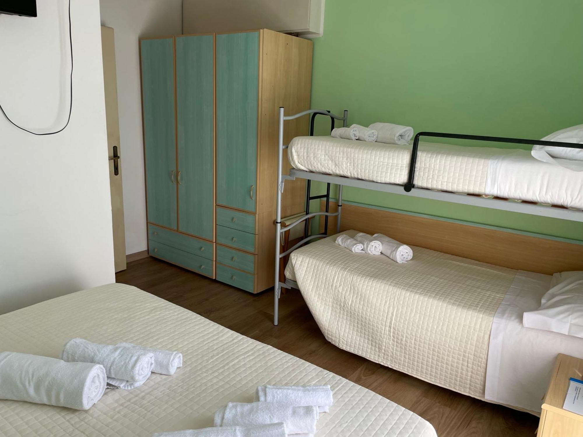 Hotel Barbiani Риччоне Екстер'єр фото