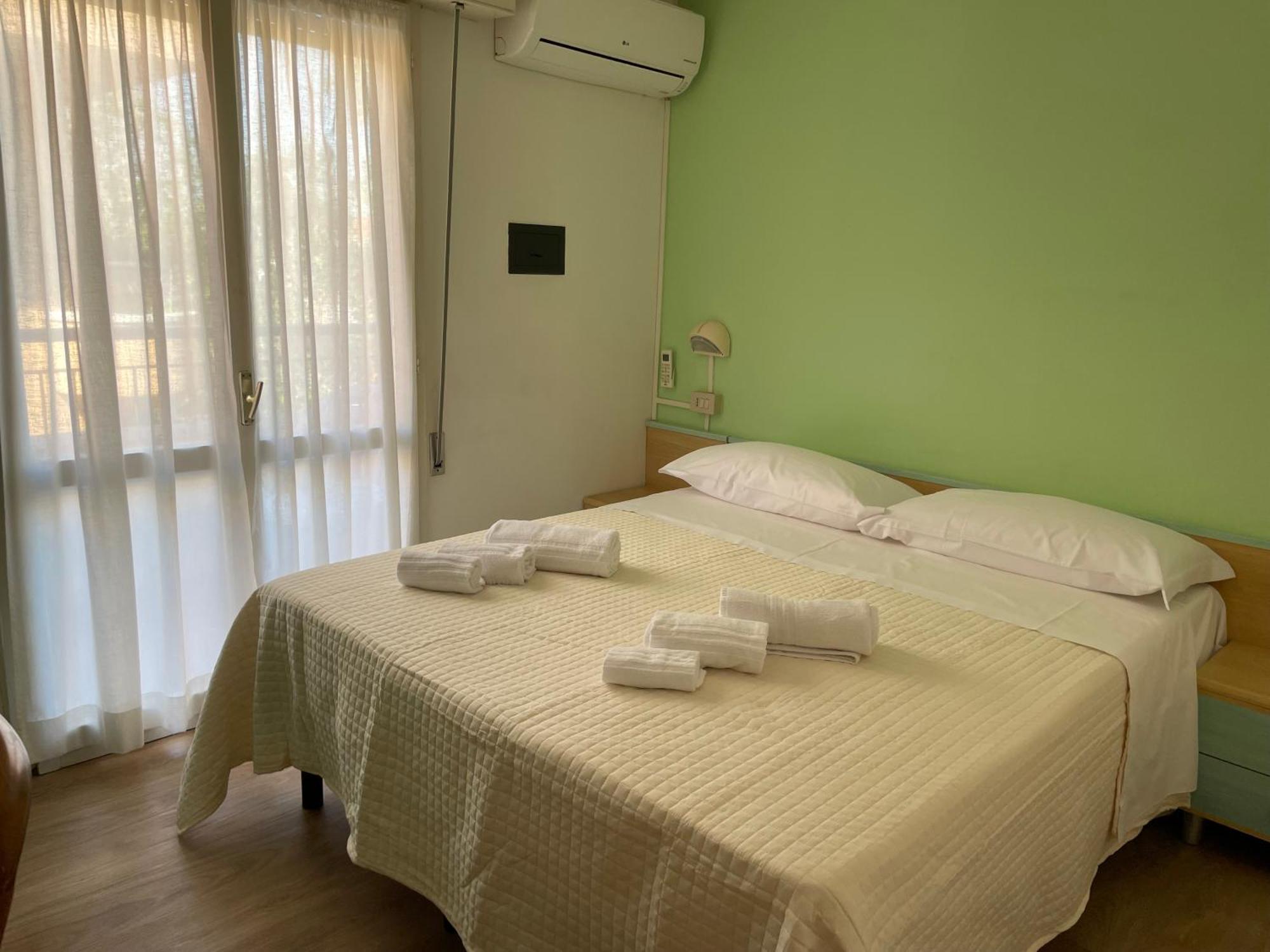 Hotel Barbiani Риччоне Екстер'єр фото