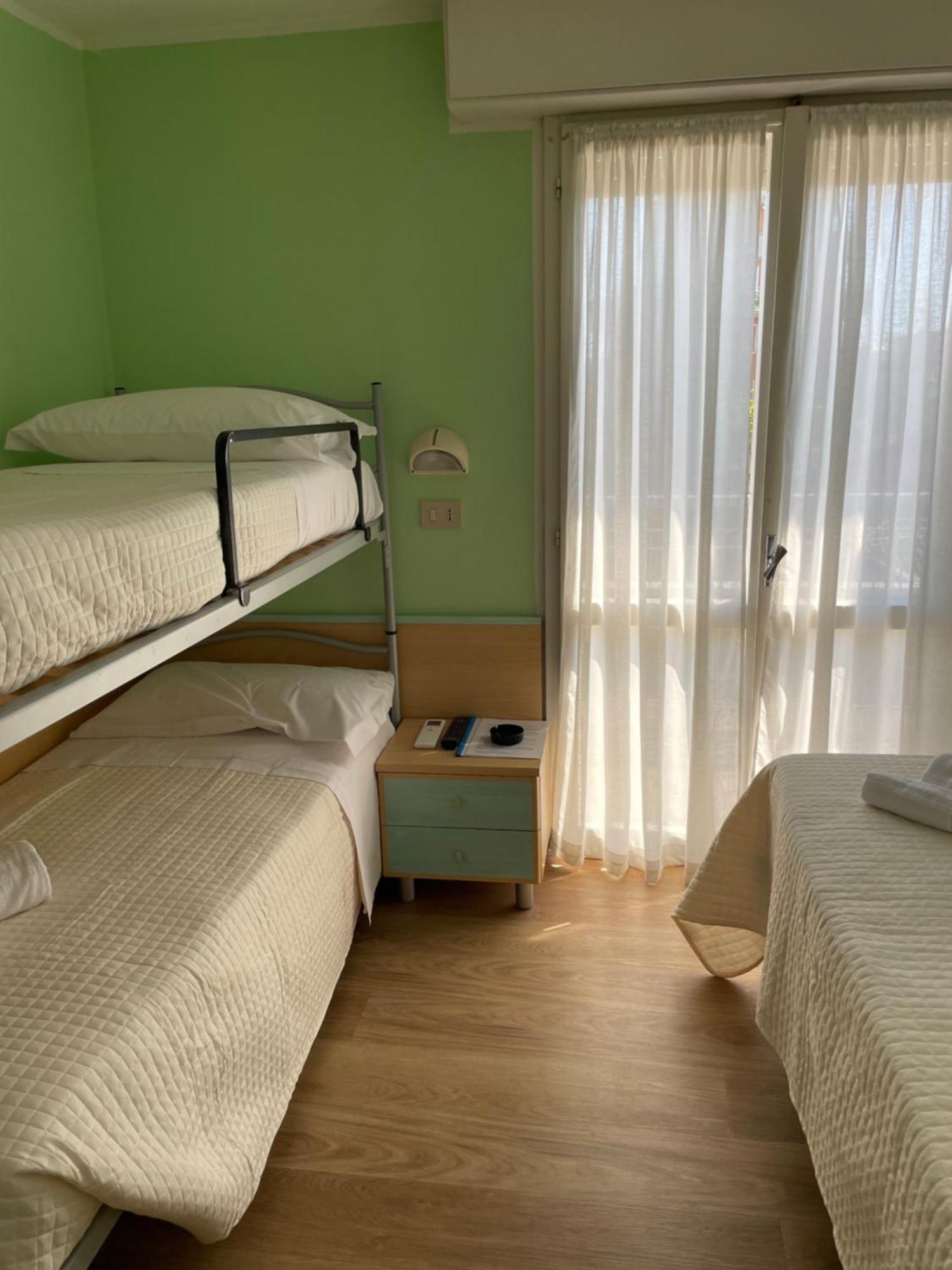 Hotel Barbiani Риччоне Екстер'єр фото