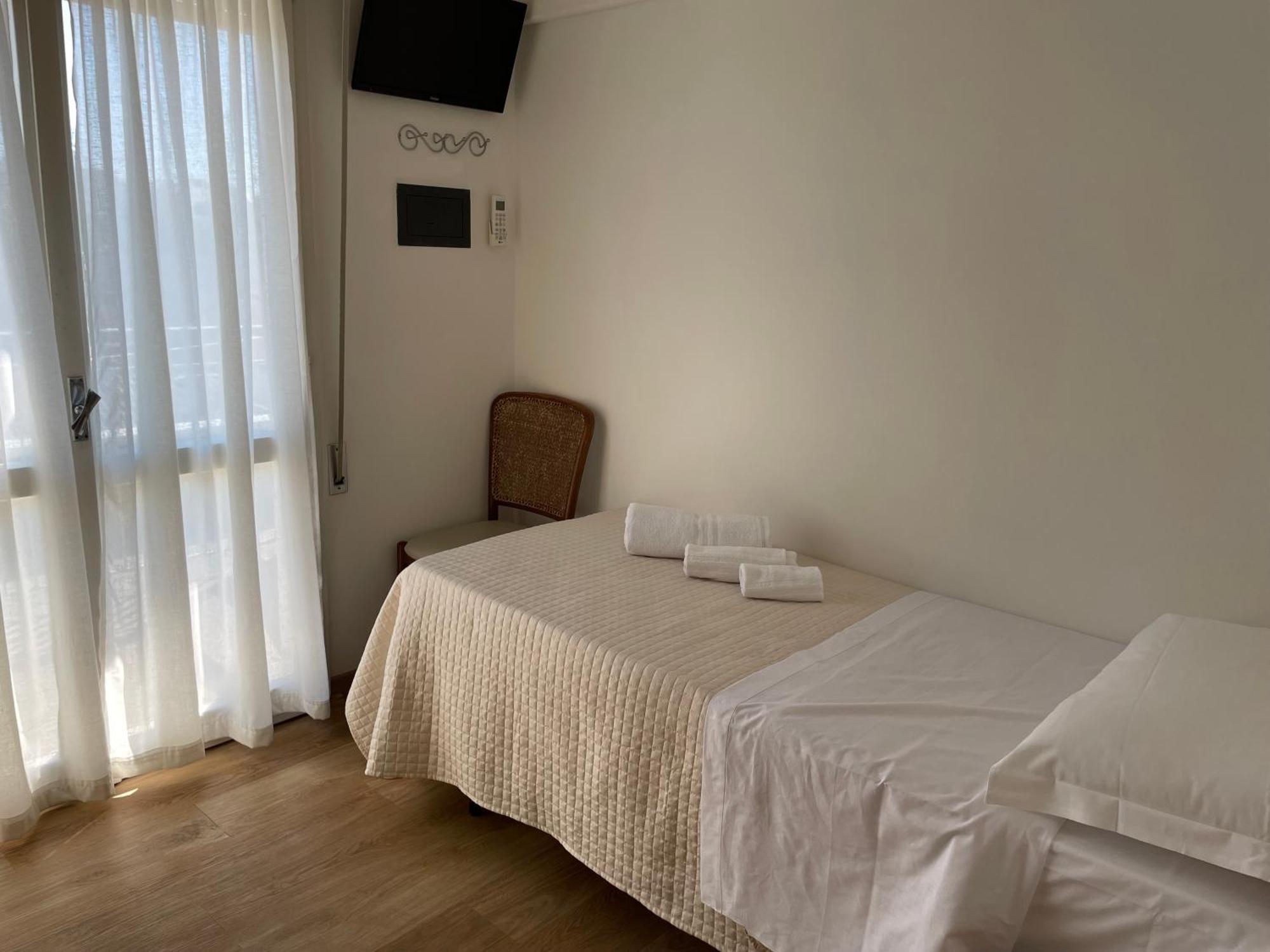 Hotel Barbiani Риччоне Екстер'єр фото