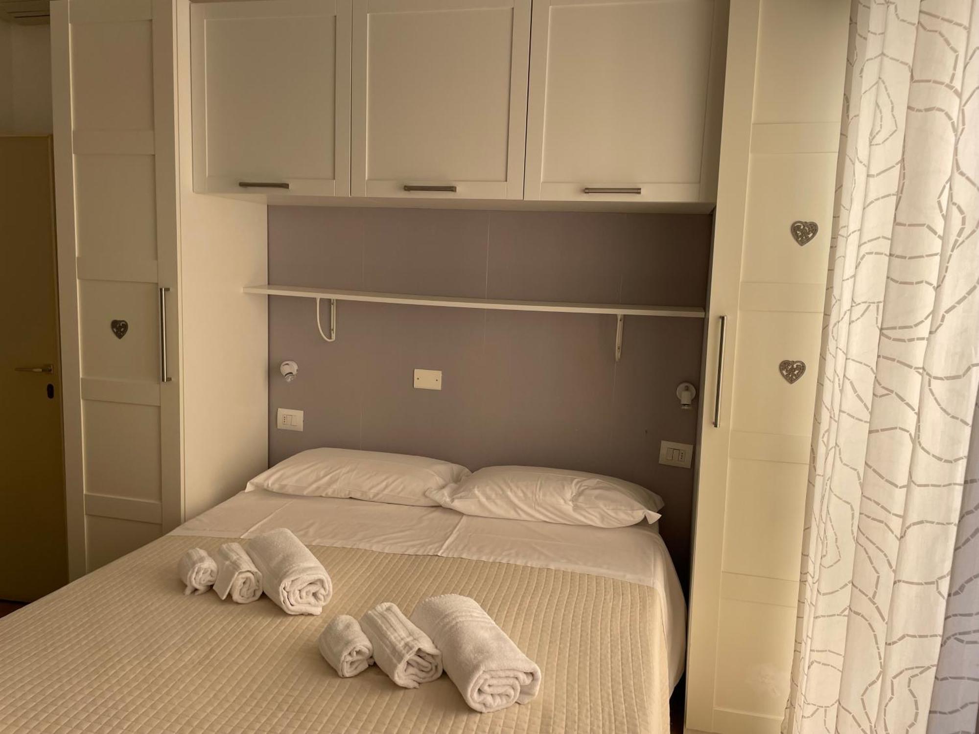 Hotel Barbiani Риччоне Екстер'єр фото