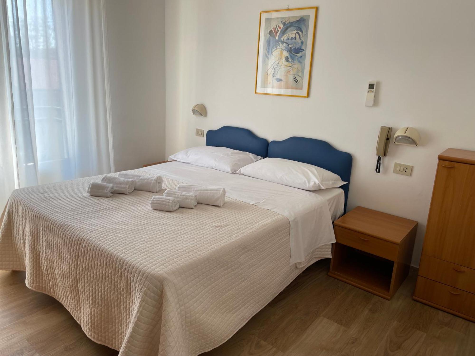 Hotel Barbiani Риччоне Екстер'єр фото